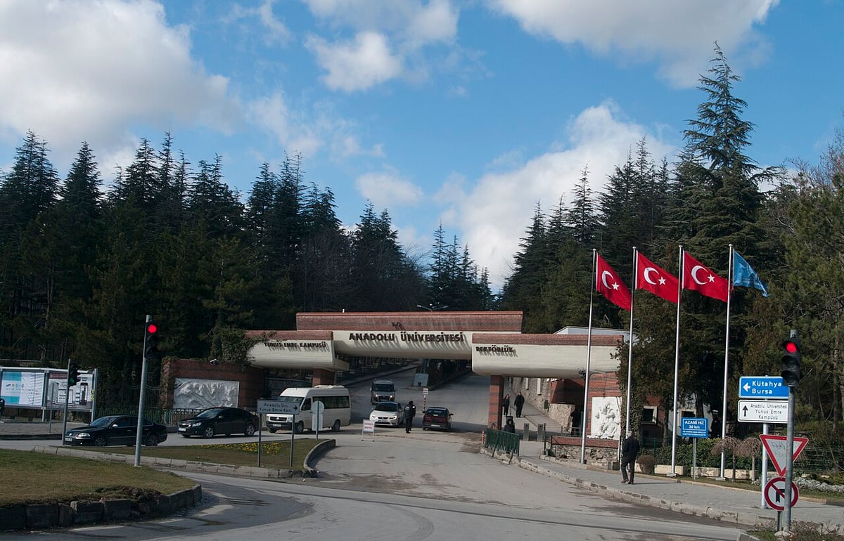 4 milyon AÖF öğrencisi üniversiteye geri dönüyor