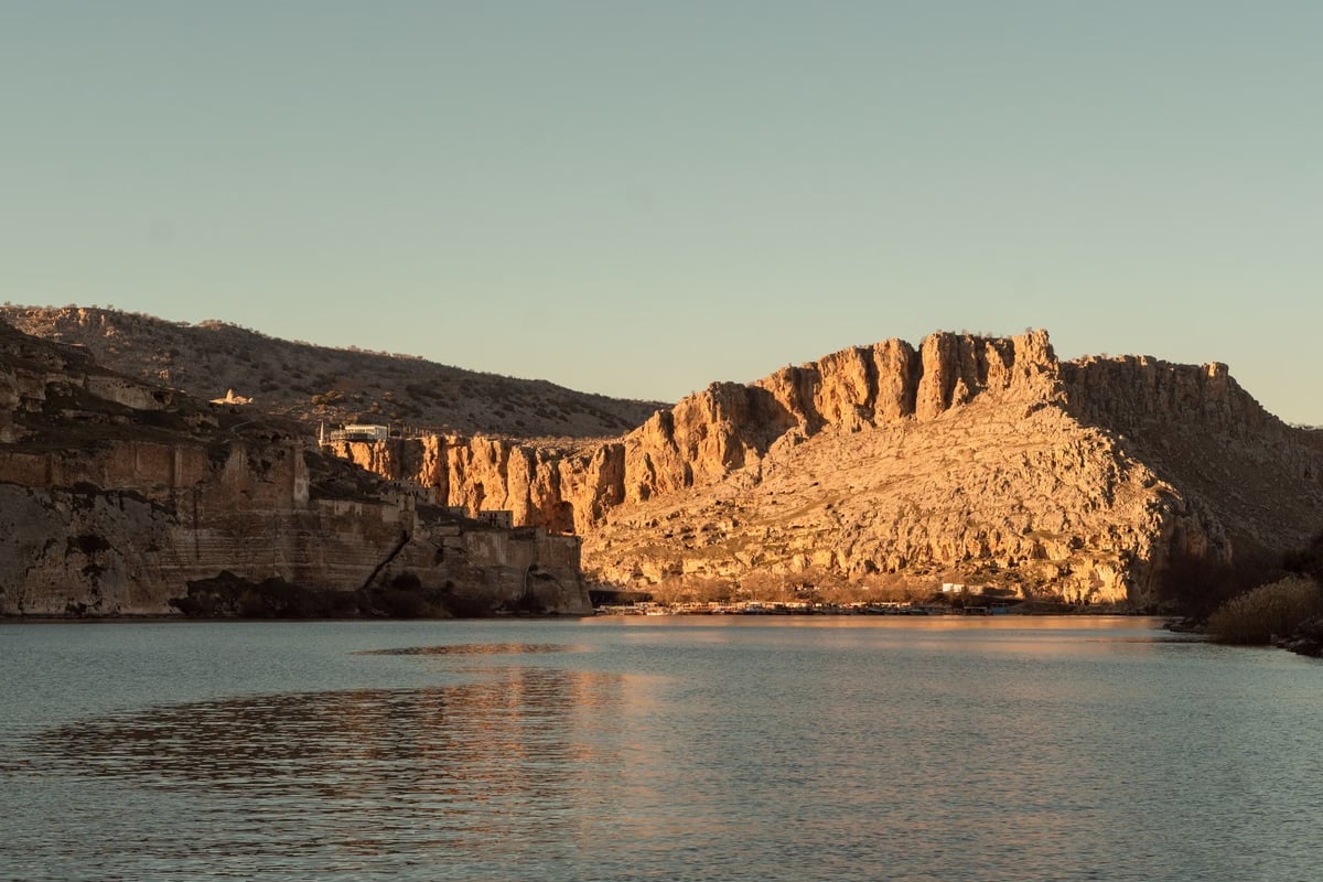 Şanlıurfa'da Fırat Nehri'ne düşen genç kadın hayatını kaybetti