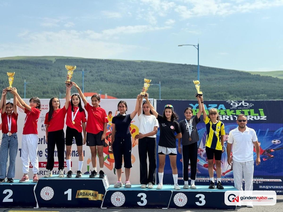 Rize Kayak Takımı Ardahan'daki yarışmalardan ödüllerle döndü
