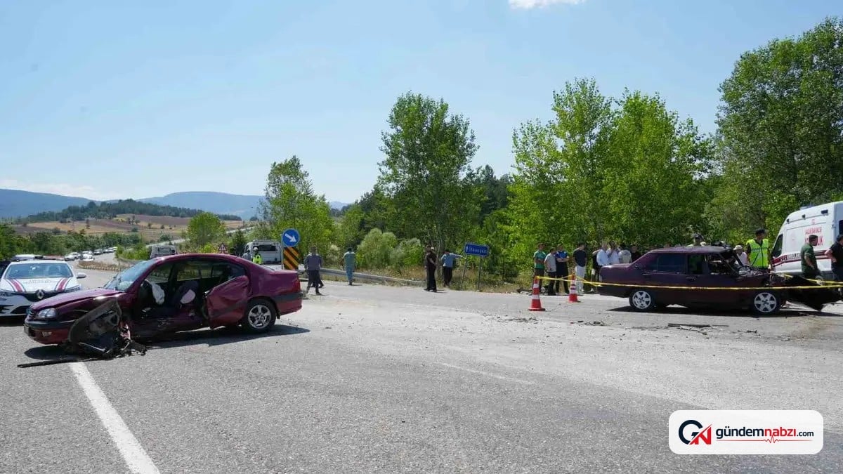 Kastamonu'da iki otomobil çarpıştı: 1 kişi hayatını kaybetti, 3 kişi yaralandı