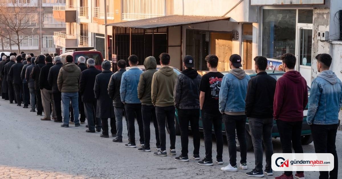 Rusya'da vatandaşlar bankalara koşarak birikimlerini çekiyor