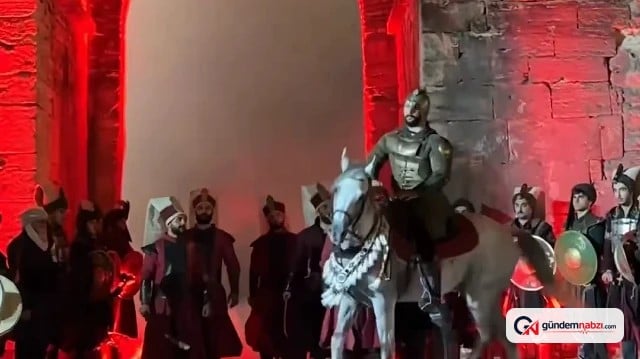Fatih Sultan Mehmed'in İstanbul'a girişi Topkapı'da canlandırıldı