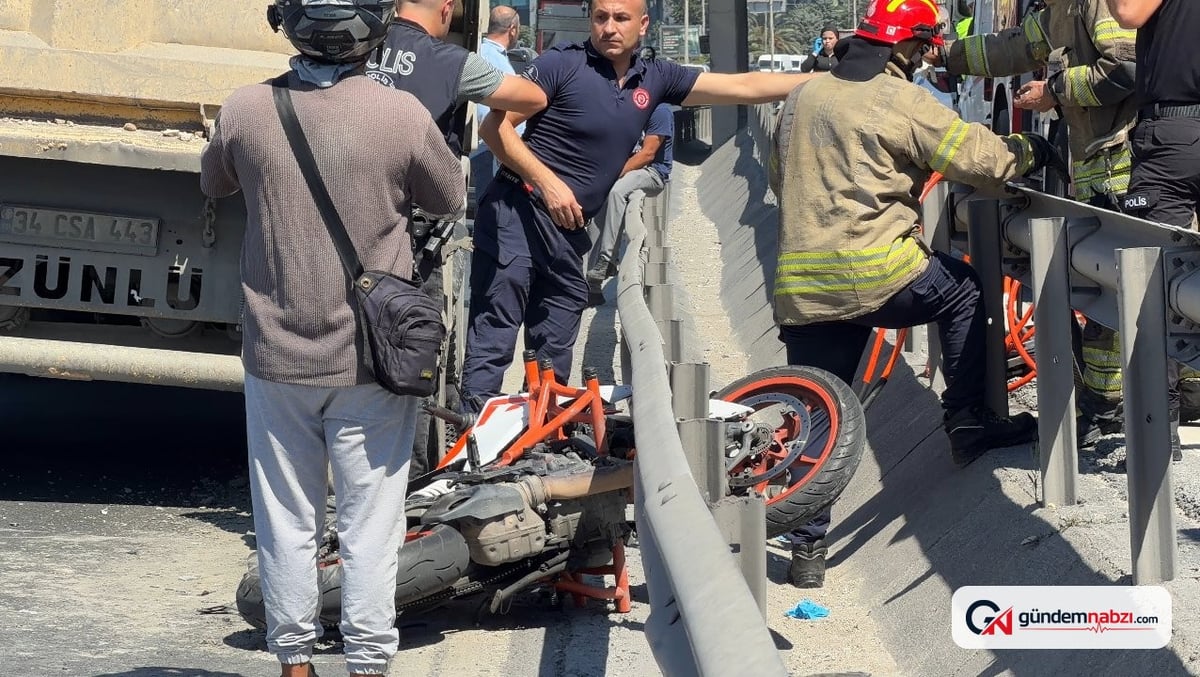 İstanbul'da motosiklet sürücüsü hafriyat kamyonunun altında kalarak hayatını kaybetti