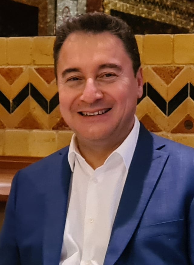Babacan, Ali Yalçın’a taziye ziyaretinde bulundu
