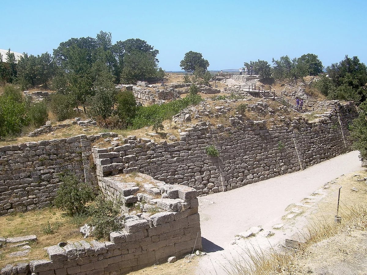 Mitlerin peşinden Akdeniz'de bir yolculuk