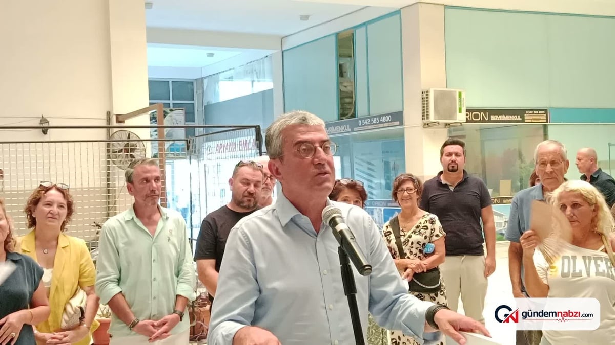 Muğla Dalaman'da Yeni Parti'ye katılan üyelere rozet takıldı