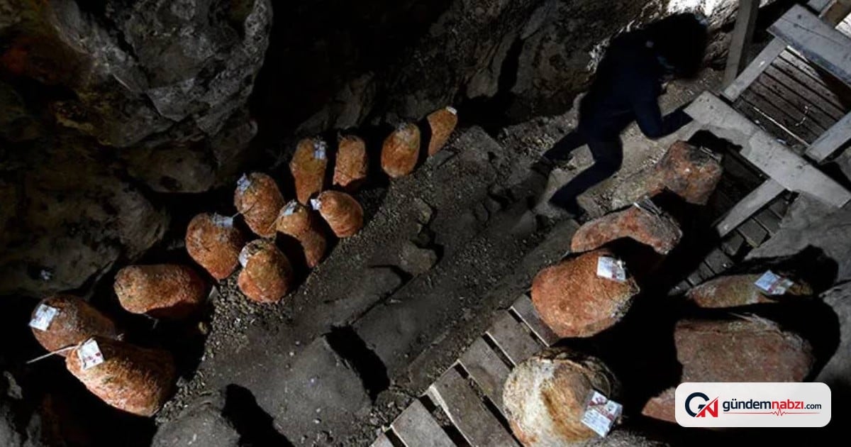Karaman'da üretilen Divle Obruk Peyniri'nin kilosu 2.300 TL'den satılıyor