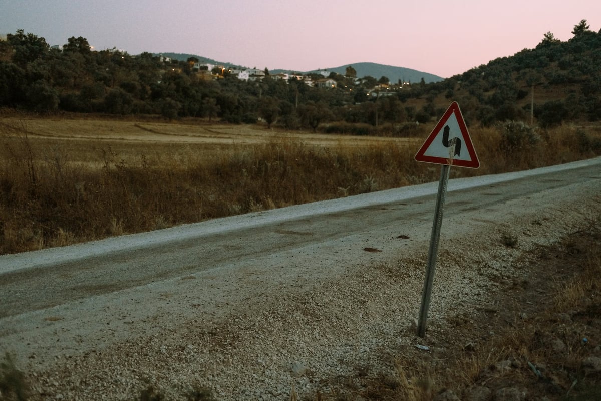 Karadeniz'de kurşunlanan trafik levhaları yenileniyor