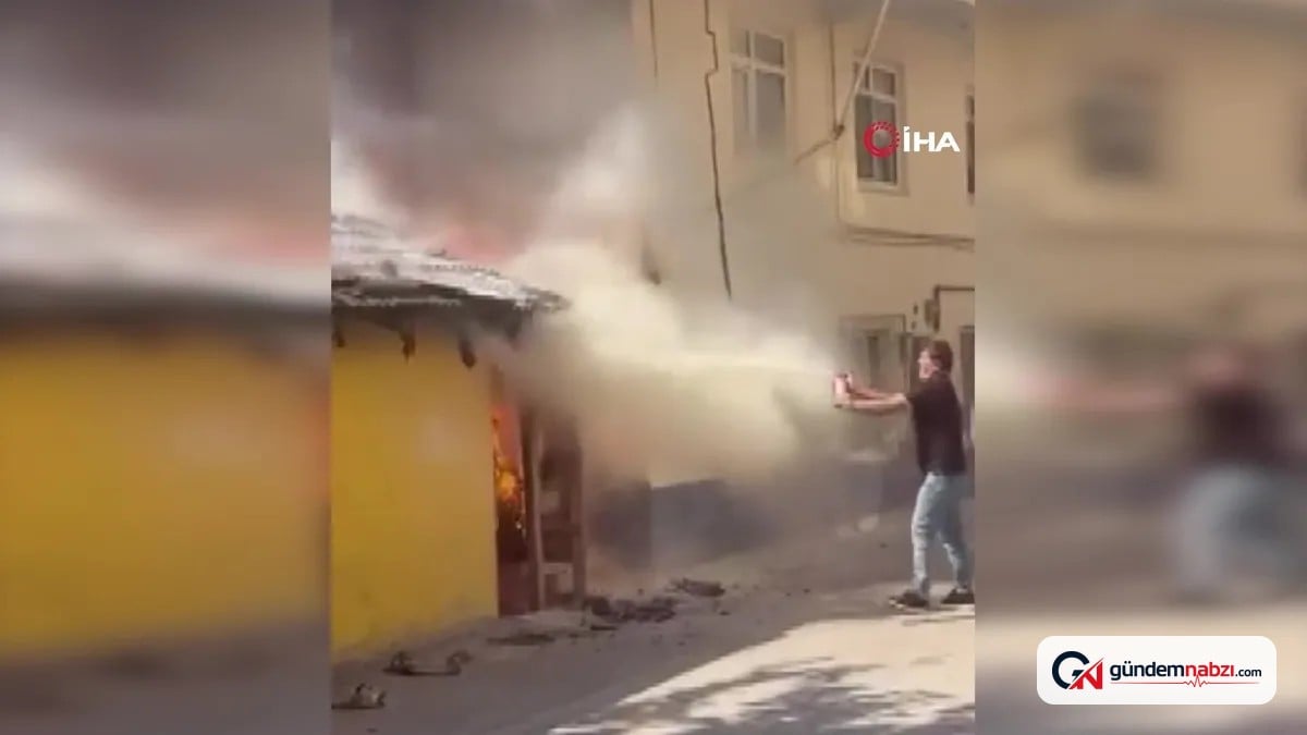 Bursa'da ev yangını çıktı: Mahalleli tüplerle müdahale etti