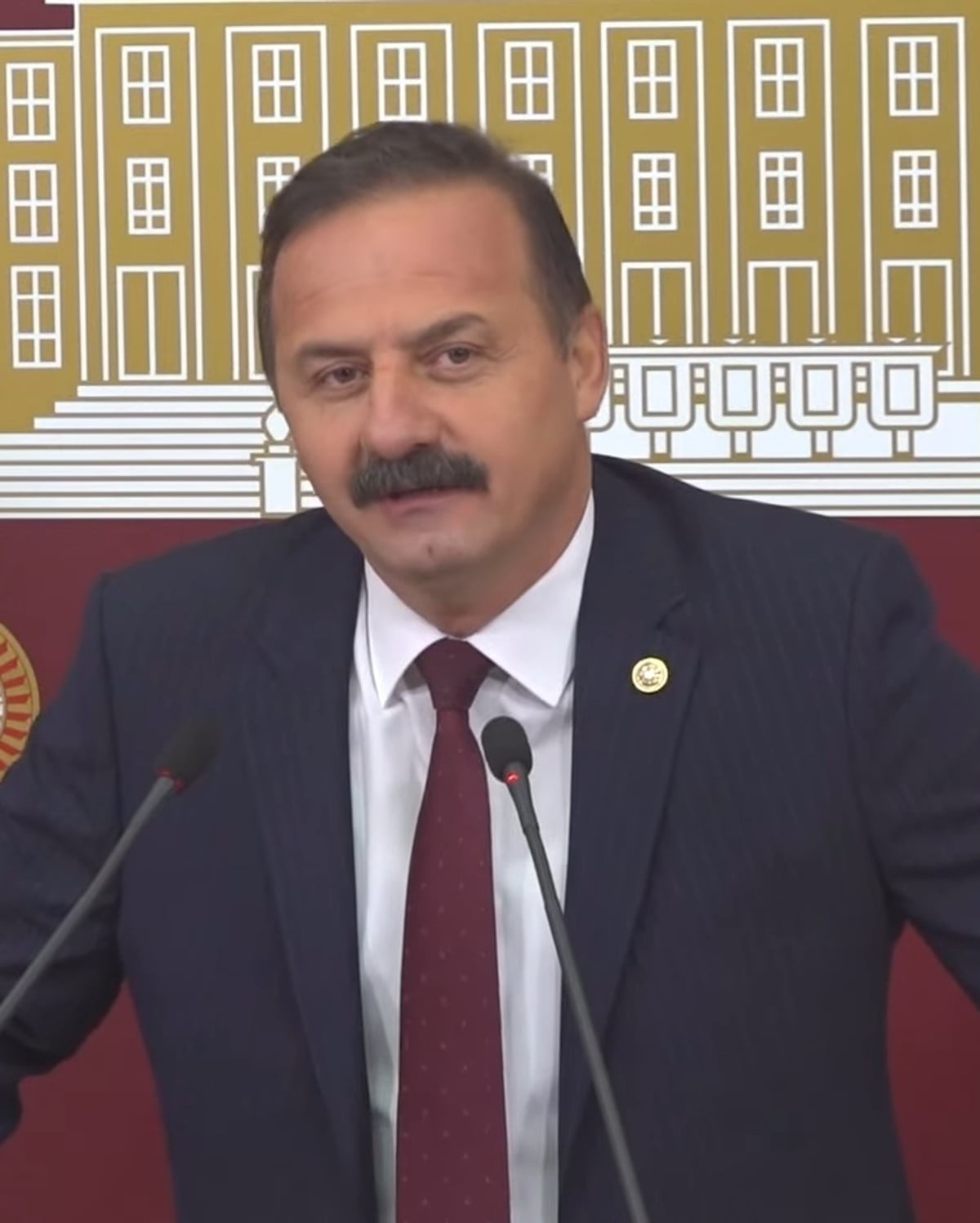 Yavuz Ağıralioğlu: Normal bir kimliğimiz ve merkez olma iddiamız var