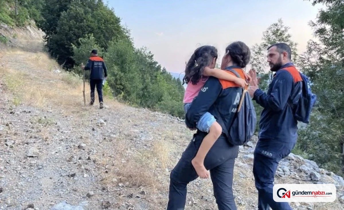 Kahramanmaraş'ta araçta mahsur kalan baba ve kızı kurtarıldı