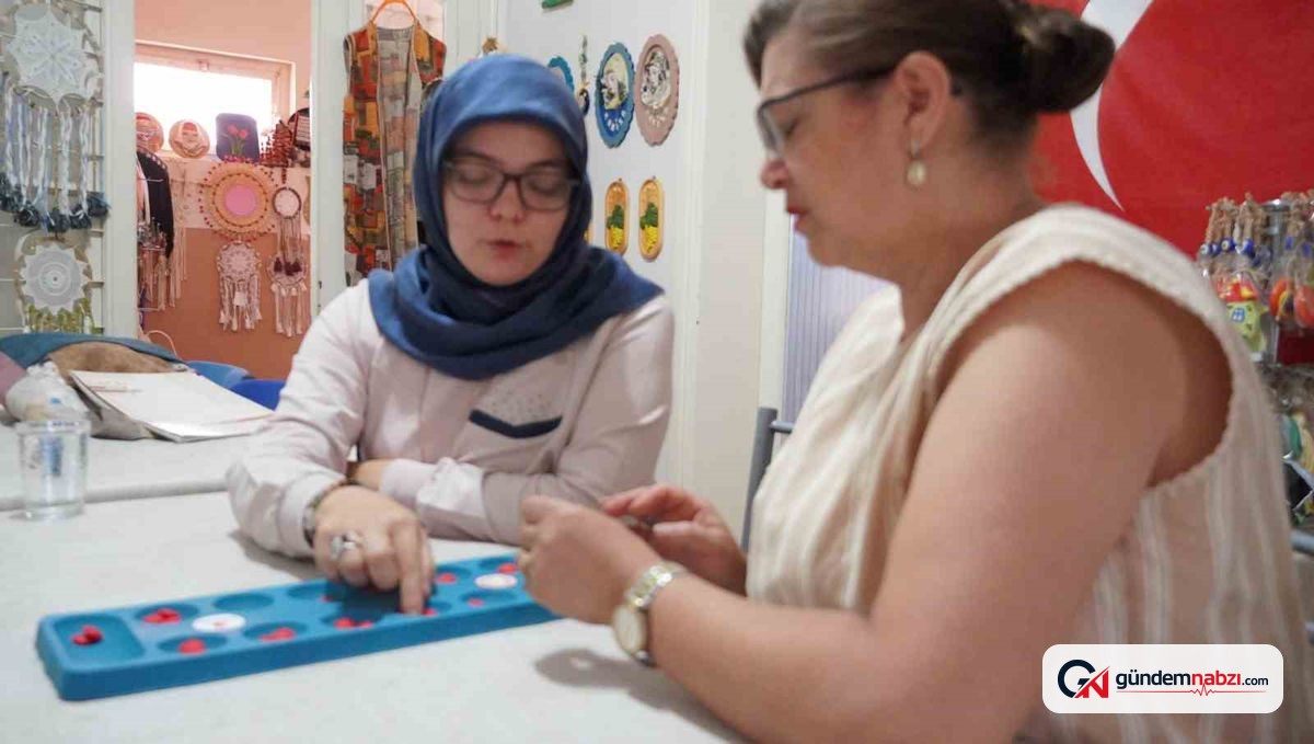 Çocuklarını satranca götürdü, Manisa'nın ilk kadın mangala antrenörü oldu