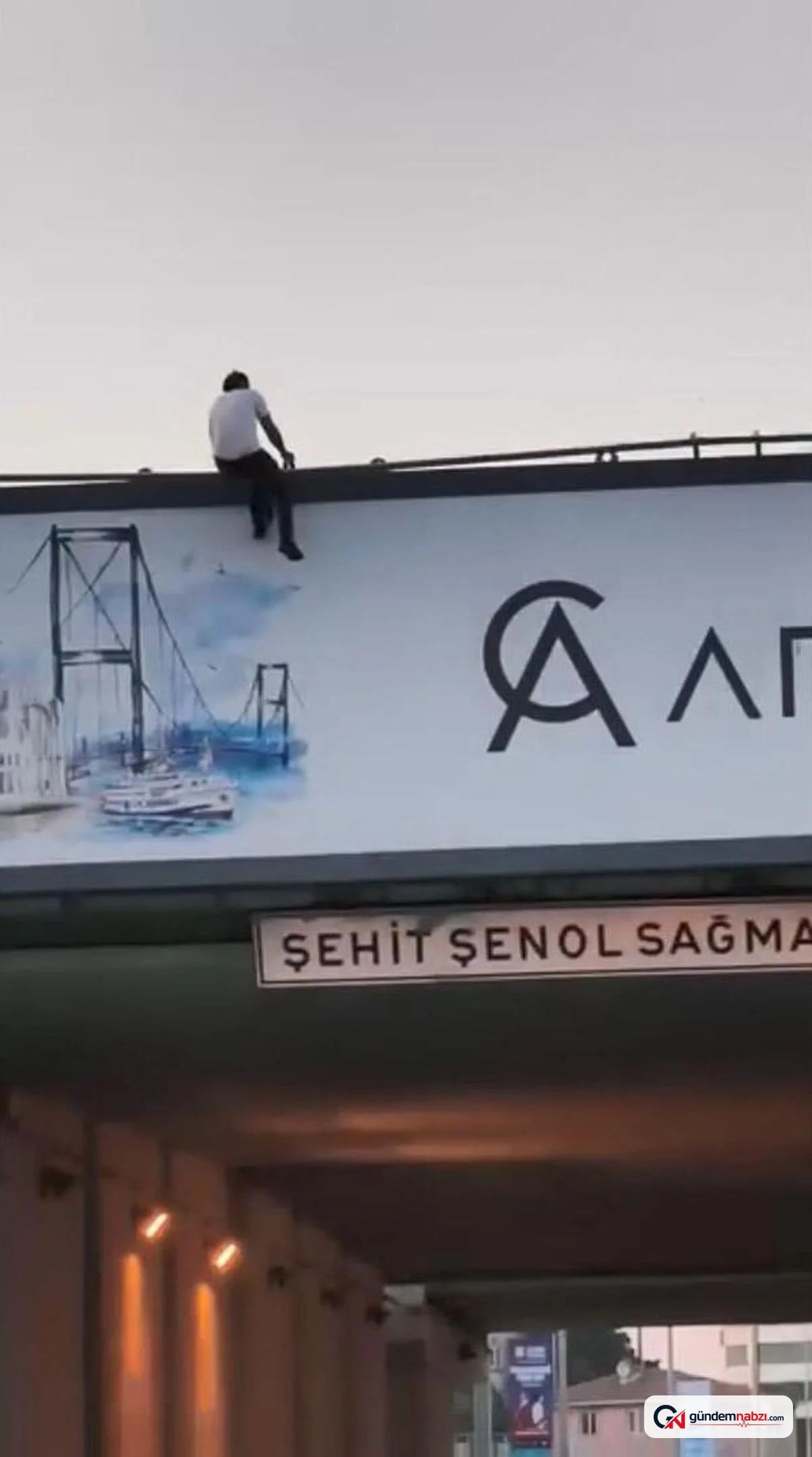 Şişli'de bunalıma giren kişi müzakereci polis tarafından ikna edildi