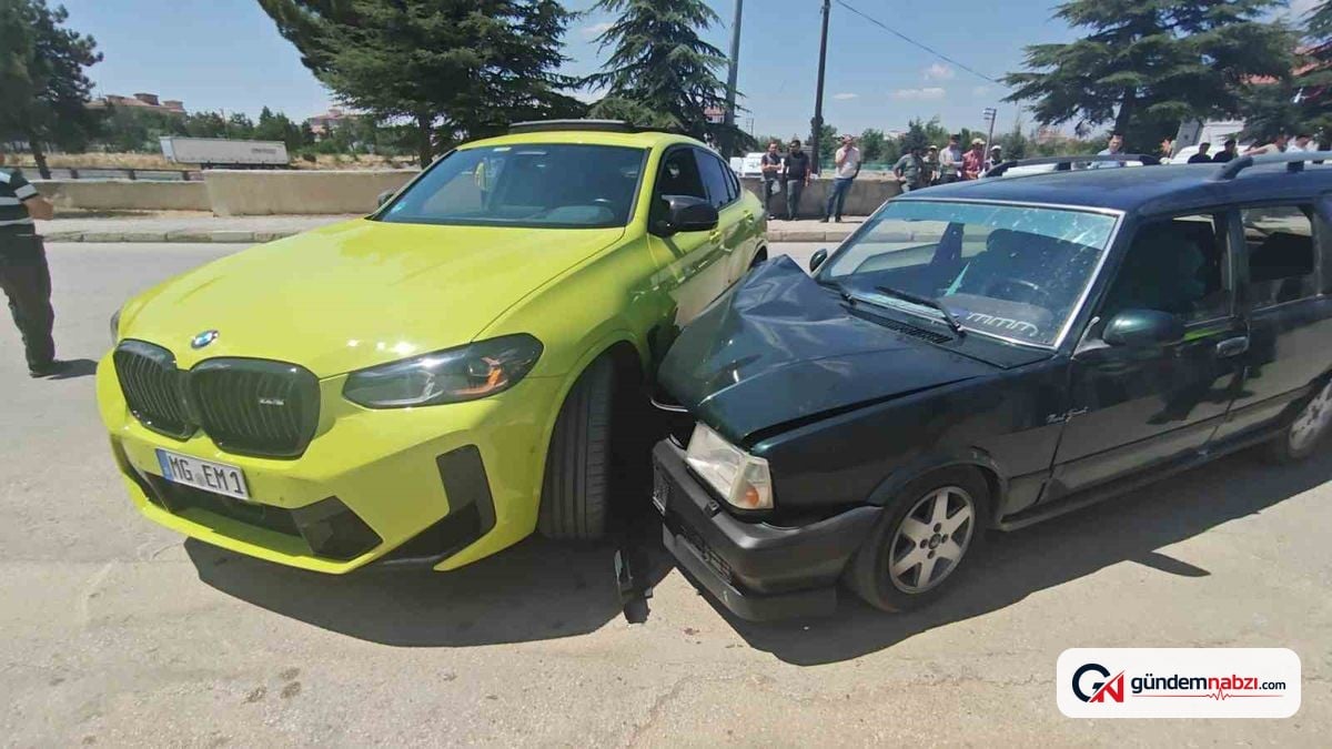 Isparta'da iki otomobil çarpıştı: 2 sürücü yaralandı
