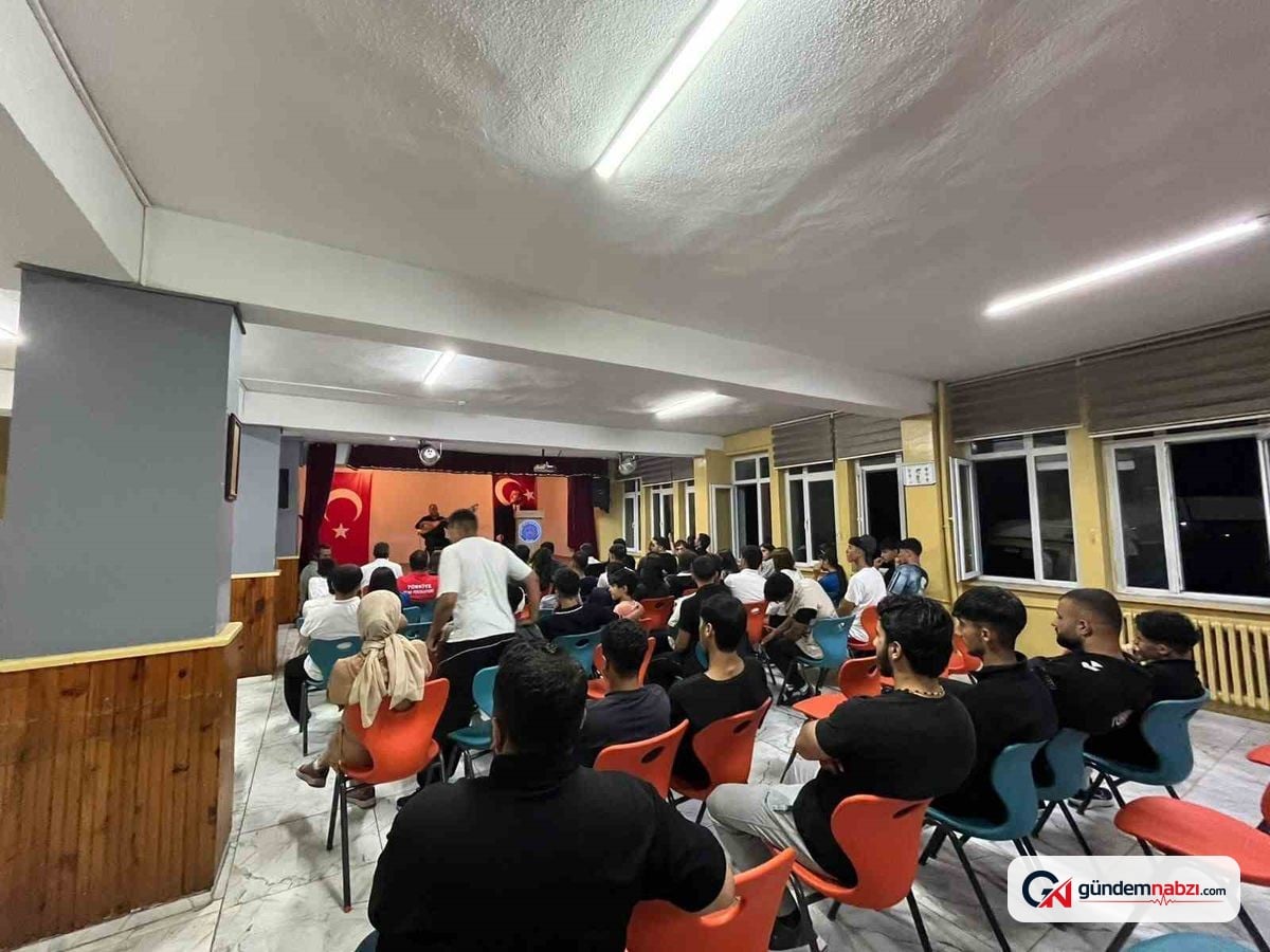 Kars'ta raftingciler aşık geleneğiyle buluştu