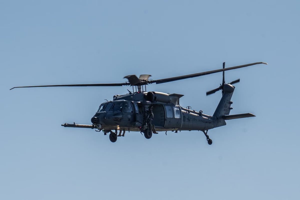 Savaş helikopterinden peş peşe İHA fırlatıldı