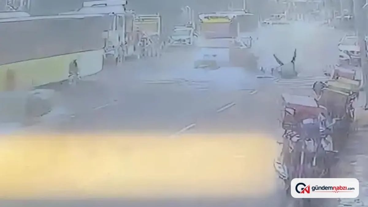 İstanbul'da motosiklet otomobile çarptı