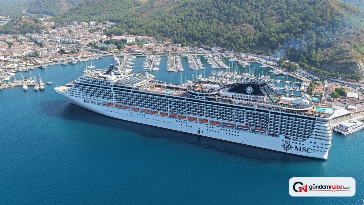 Marmaris'e dev kruvaziyer ile 4 bin 140 turist geldi