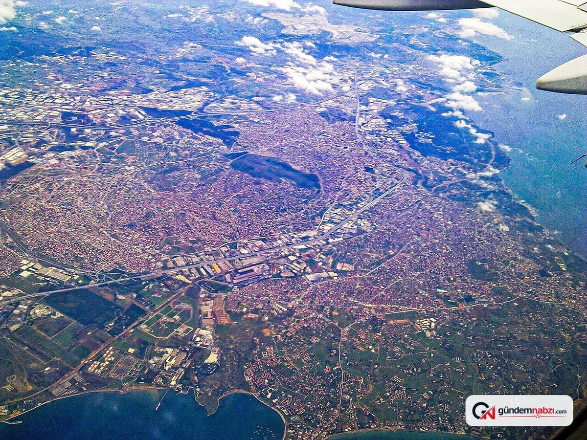 Kocaeli'de markette yangın çıktı