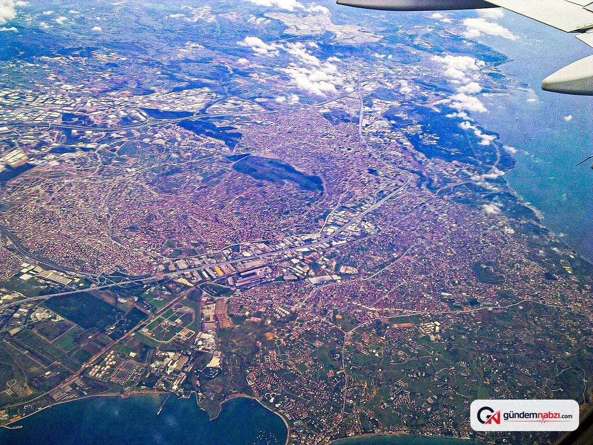 Kocaeli'de markette yangın çıktı
