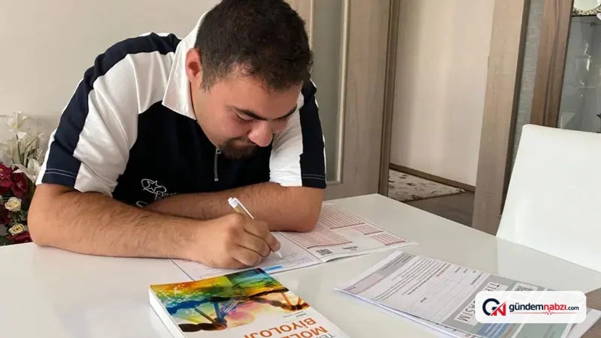Erzurum'da otizmli Deniz Zekai Yaylalı moleküler biyoloji bölümünü kazandı