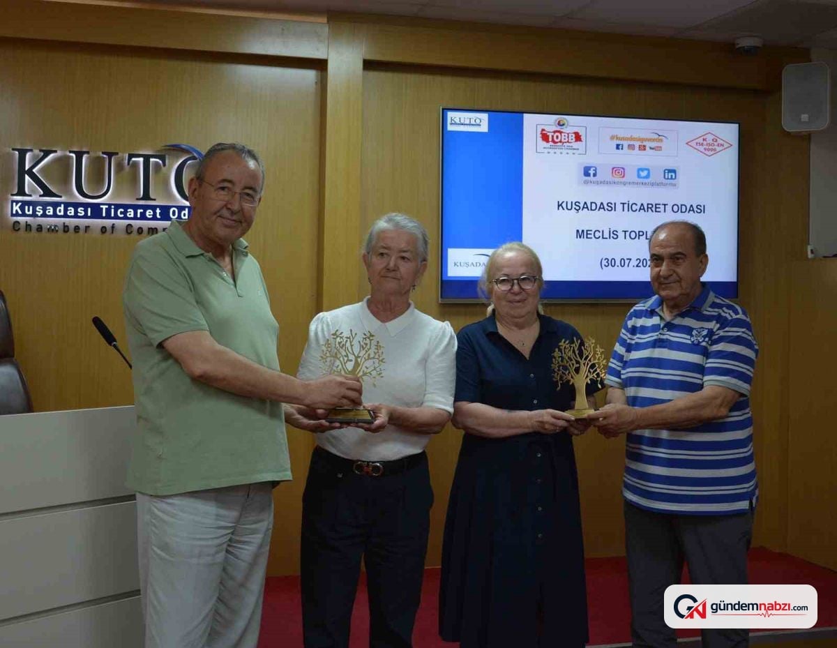 Kuşadası ticaret odası'nda kadın üreticilere plaket verildi