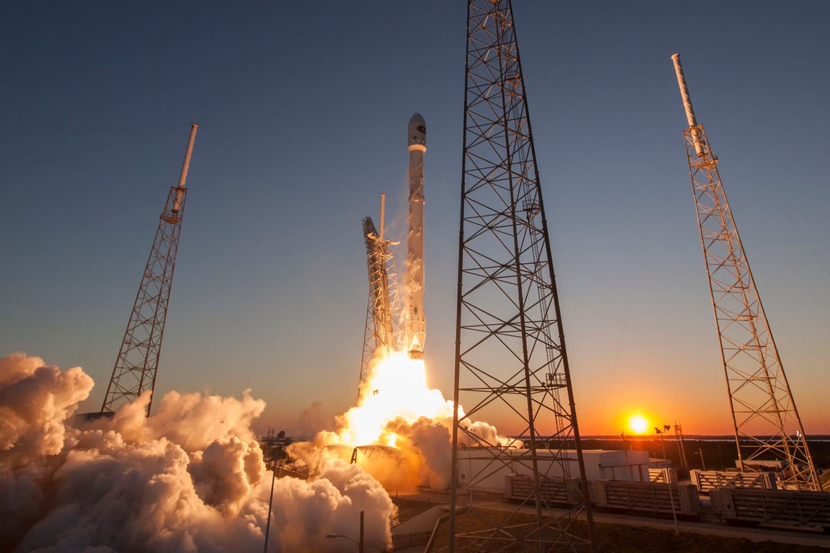 SpaceX roket parçası Ay'a çarpıyor: NASA izleme yapacak