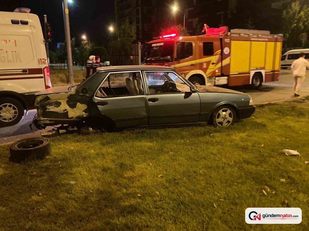 Isparta'da otomobil ile minibüs kavşakta çarpıştı, 4 yaralı
