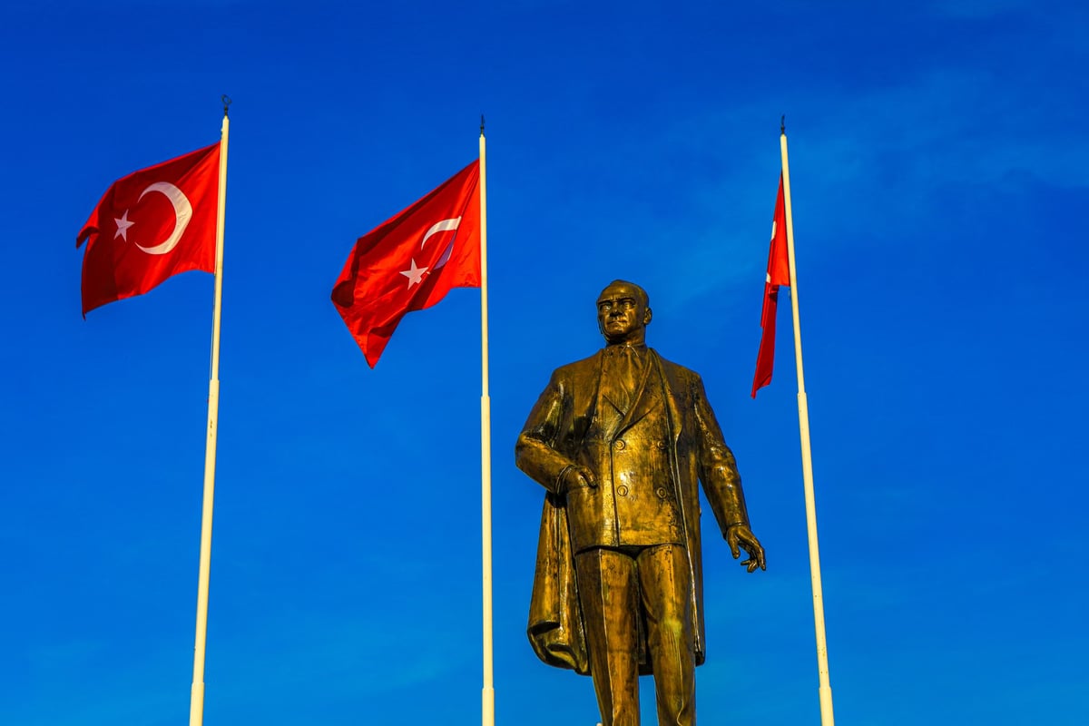 Dışişleri Bakanlığı'nda Atatürk'ün portresi yer almadı