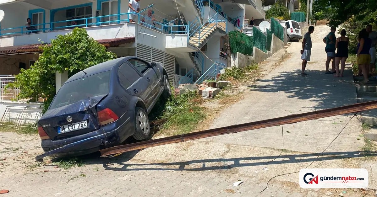 Edirne'de kontrolden çıkan otomobil balkona çarptı