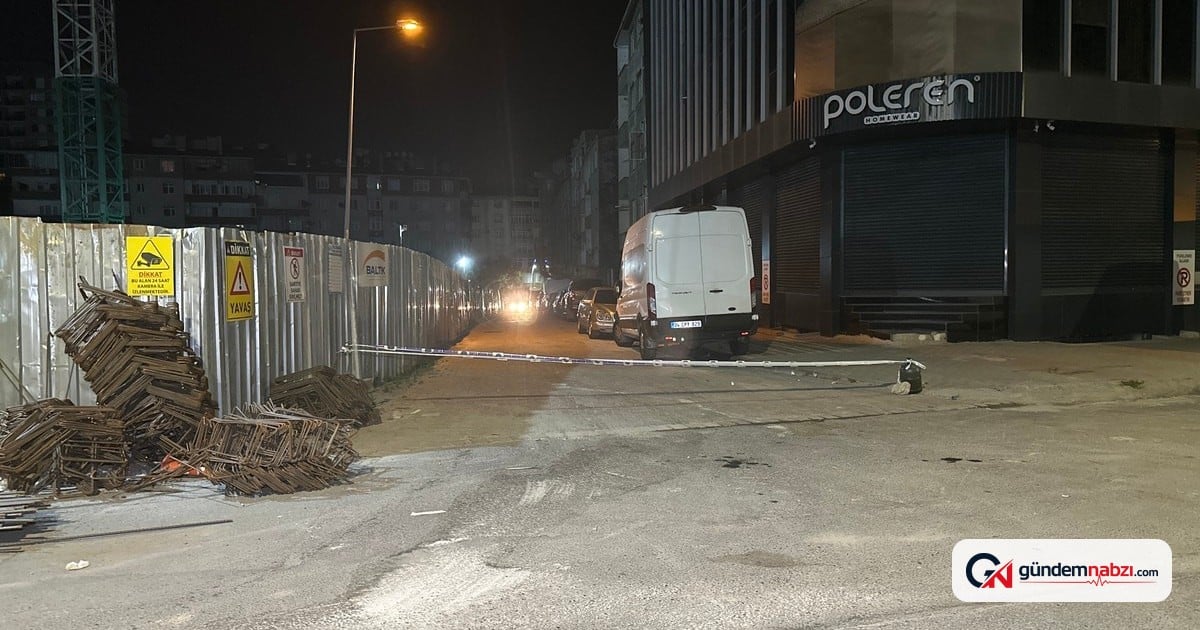 İstanbul Sultangazi'de toprak kayması nedeniyle sokak kapatıldı