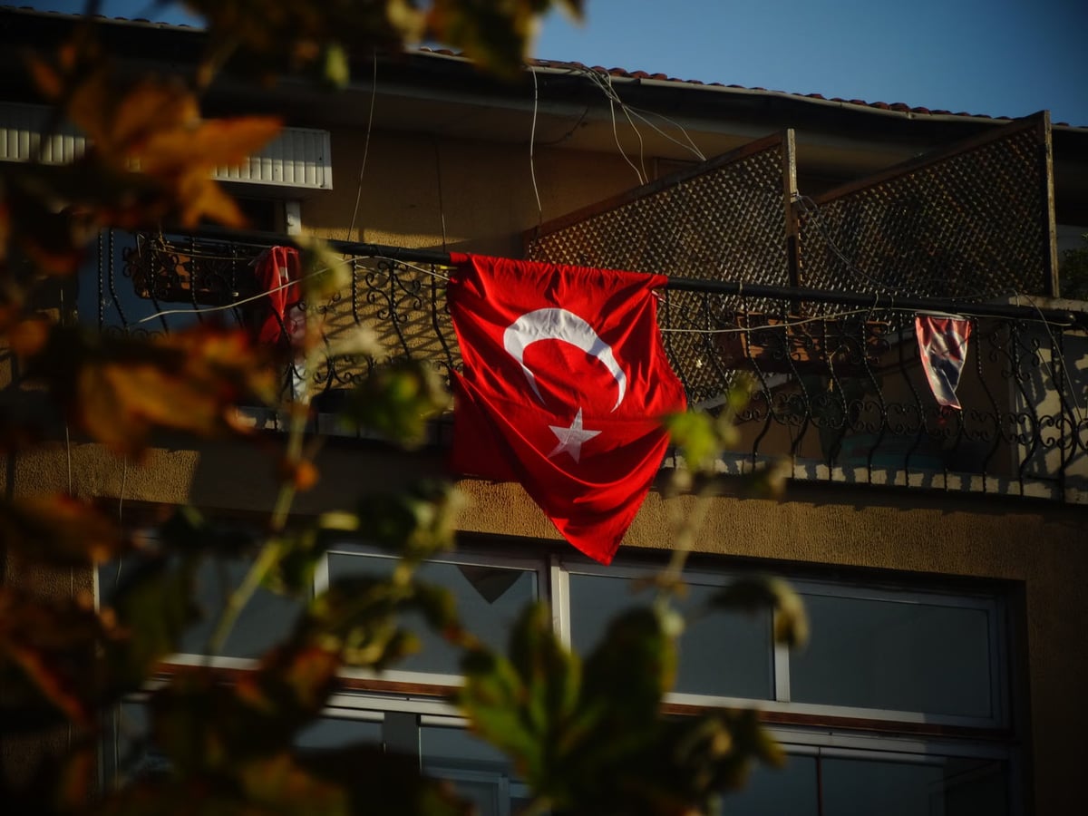 Balkondan Düşen 16 yaşındaki Deniz Karaçizmeli Hayatını Kaybetti