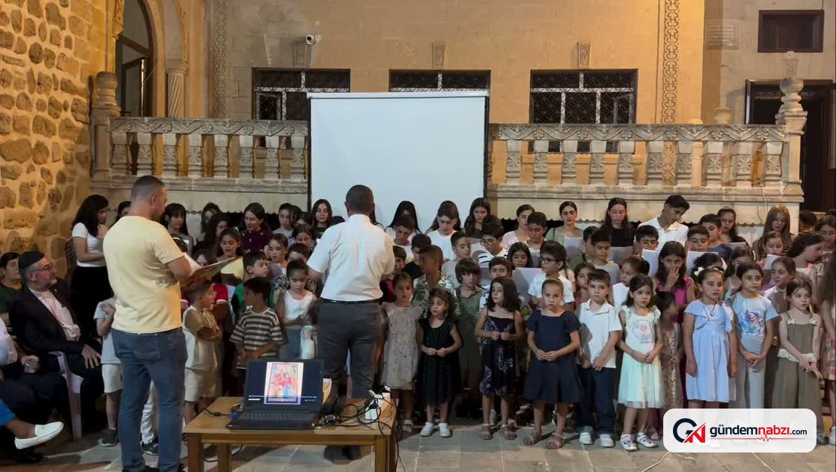 Mardin'de tarihi kilisede geleneksel Şahro Gecesi düzenlendi