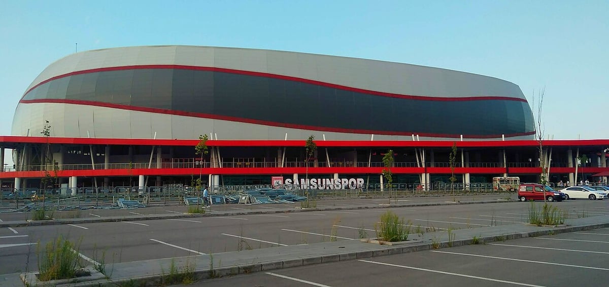 Samsunspor, Fenerbahçe'ye yenildi; Başkan Yüksel Yıldırım taraftarların tepkisiyle karşılaştı
