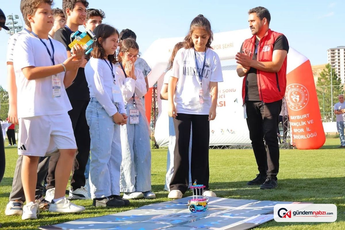 Bayburt'ta Gençlik ve Spor Festivali ile DENEYAP Yaz Okulu kapanış programı yapıldı