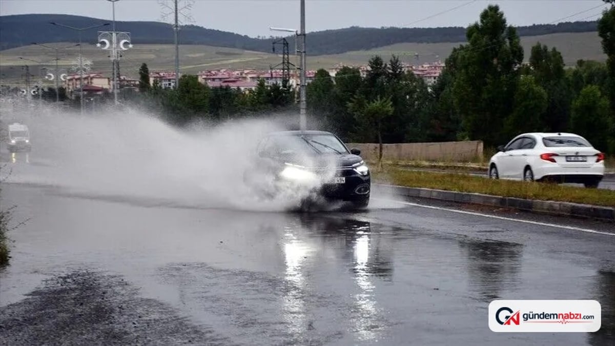 Kars'ta dolu ve sağanak yaşamı olumsuz etkiledi