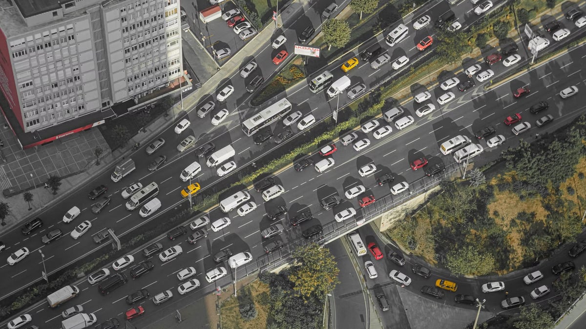 Adana Kozan'da pikap ile motosiklet çarpıştı: 1 yaralı
