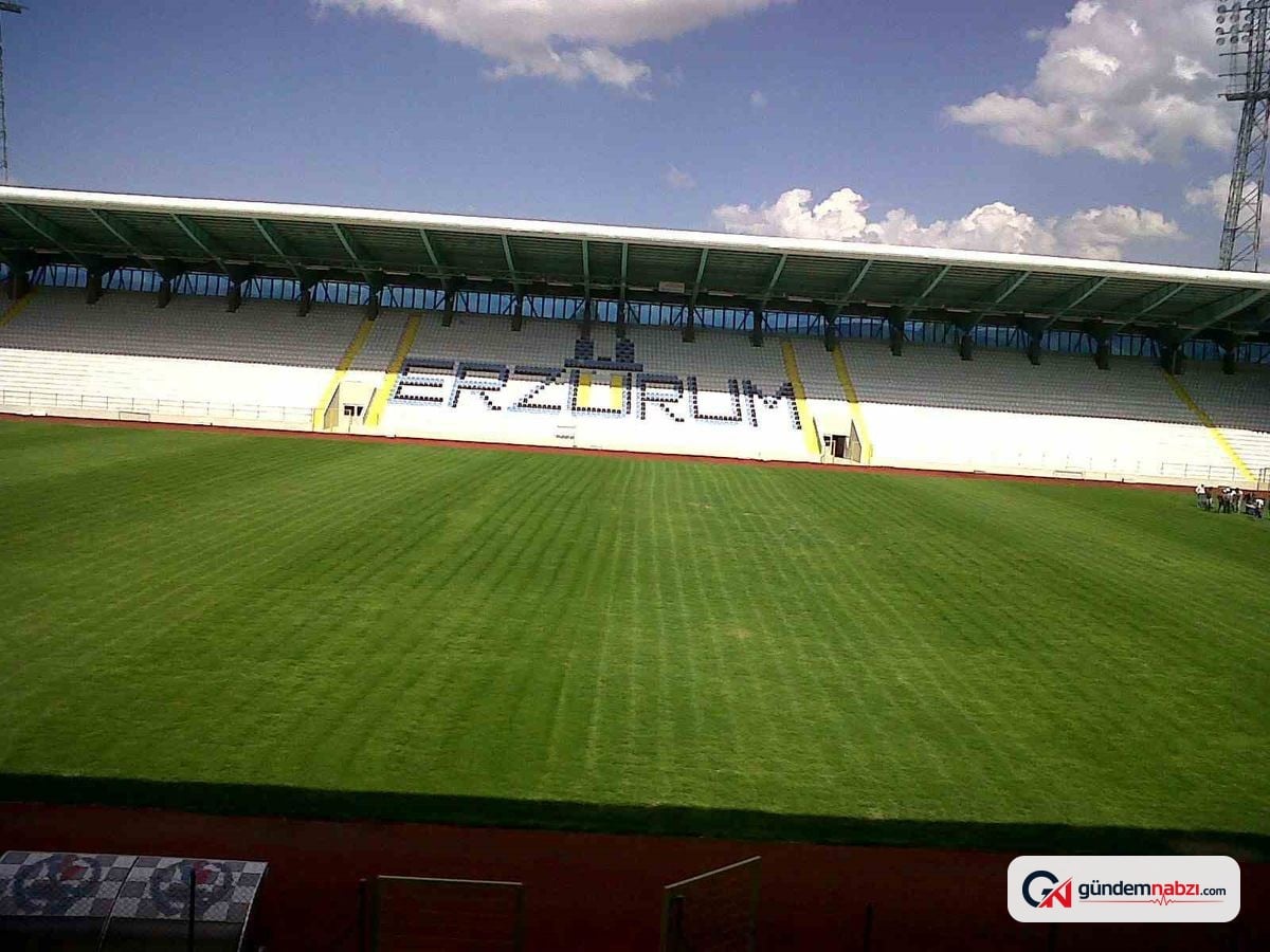 Kazım Karabekir stadyumu'nda 4 tribün tam kapasiteyle açıldı