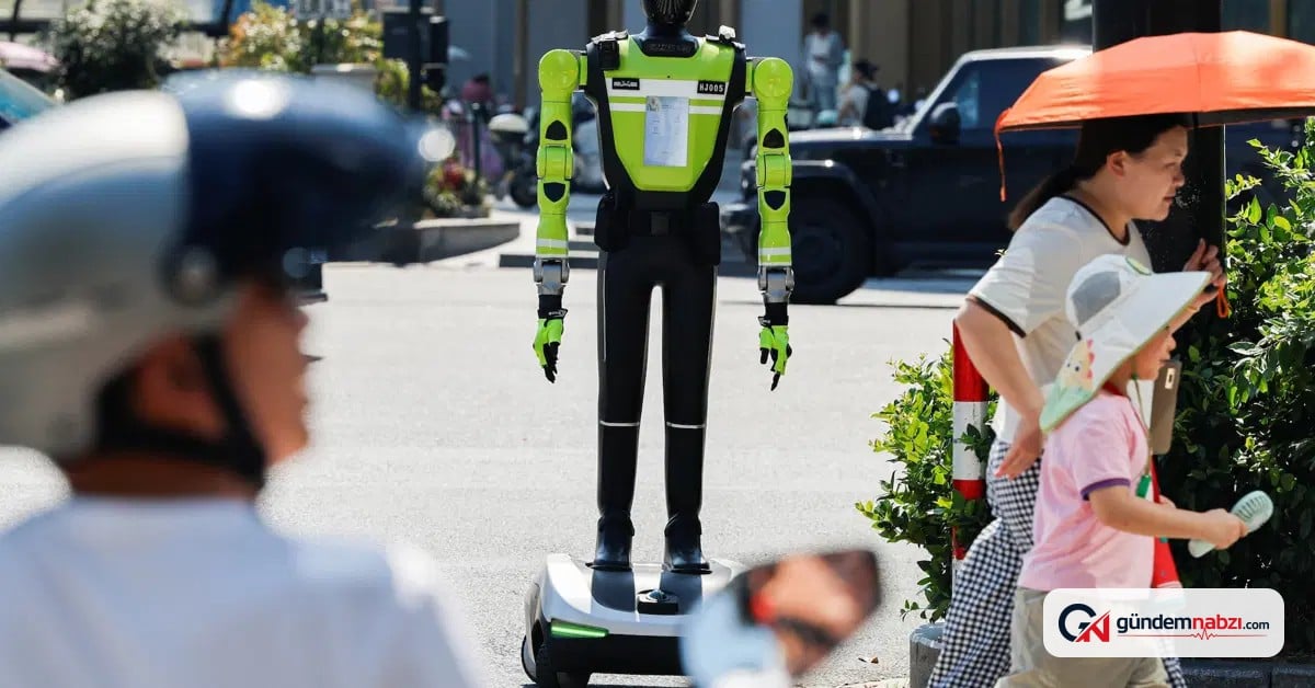 Çin'in Hangzhou kentinde trafik robotları denetim yapmaya başladı