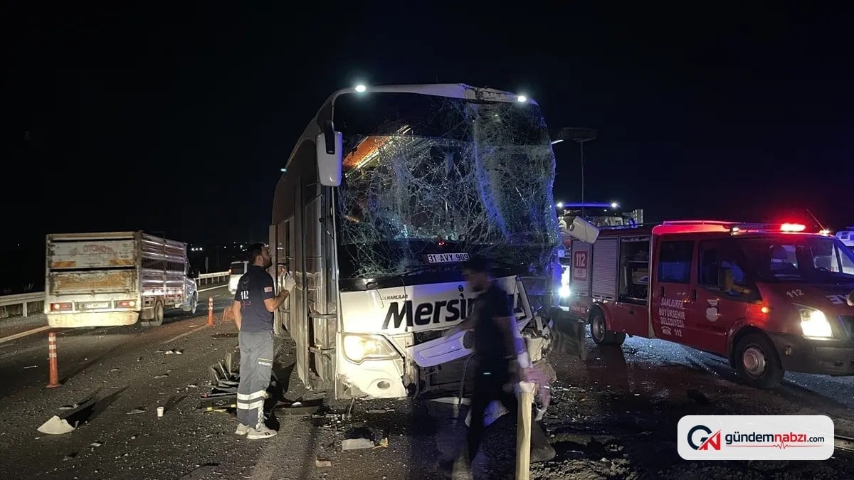 Şanlıurfa Siverek'te iki otobüs çarpıştı, 13 yaralı