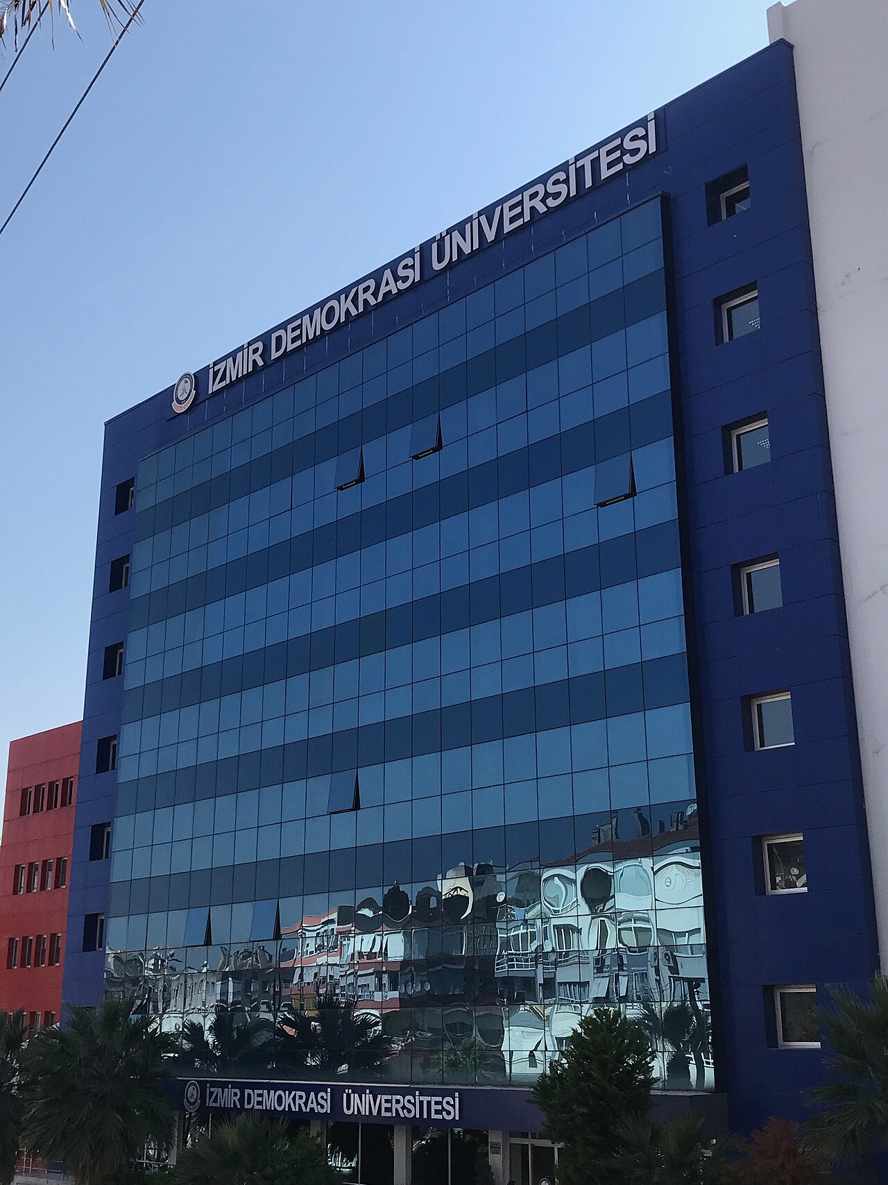 İzmir Demokrasi Üniversitesi Uzundere yerleşkesi yeni döneme hazırlanıyor