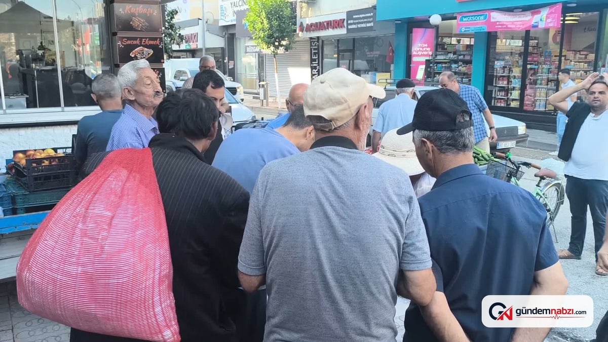 Kadirli'de bedava börek dağıtımına vatandaşlar akın etti