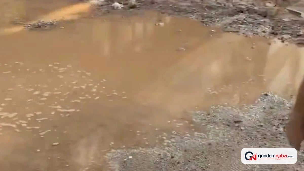 İzmir Alsancak'taki çamurlu sokak görüntüsü tepki topladı
