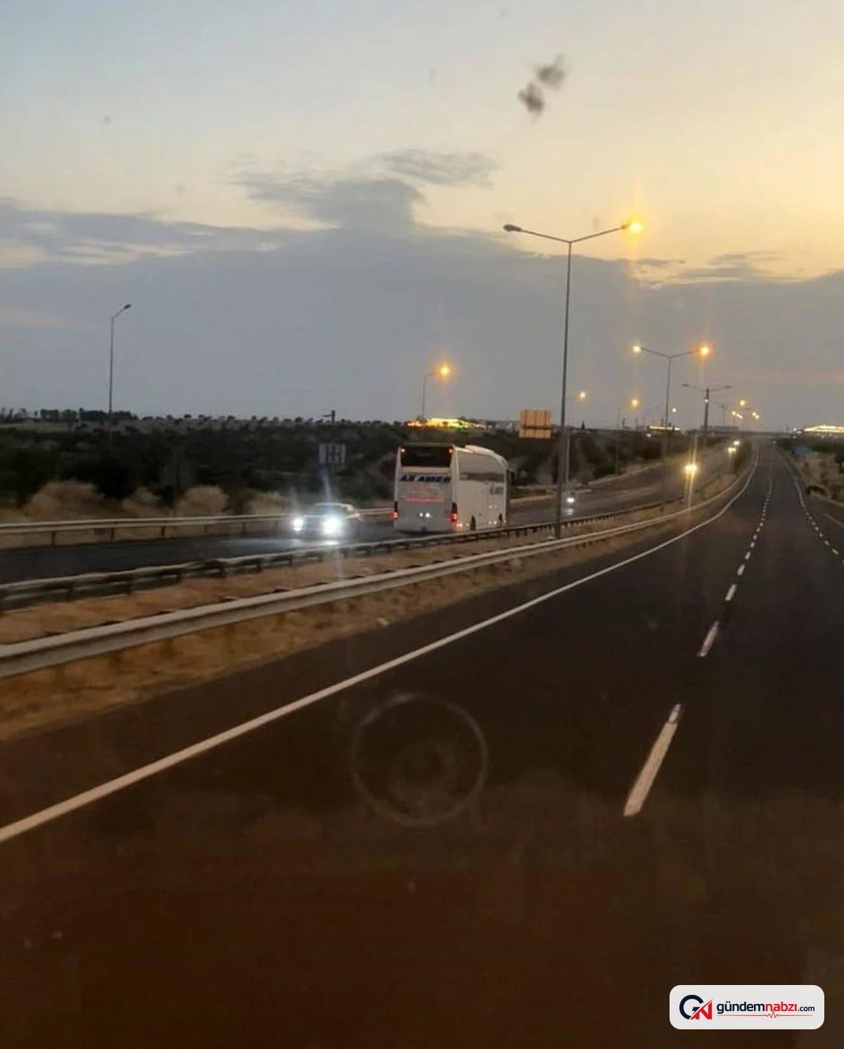Şanlıurfa'da ters yöne giren otobüs tehlike saçtı