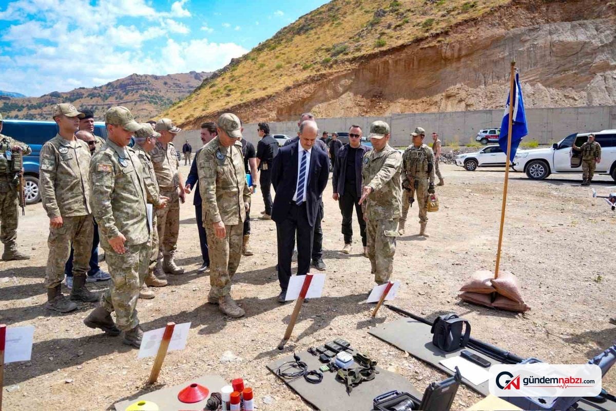 Hakkari Valisi, Çukurca'daki mayın temizleme çalışmalarını denetledi