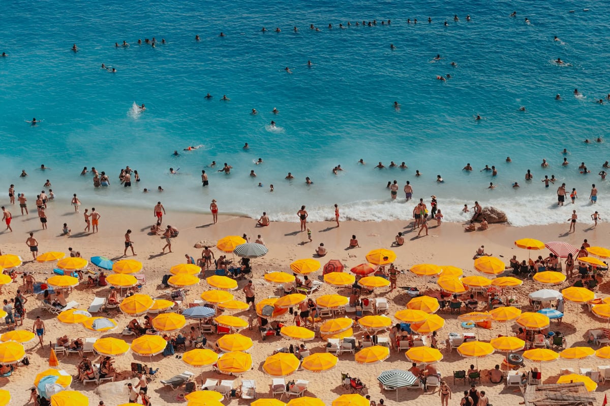 Antalya'da sıcak hava ve yüksek nem etkili oldu
