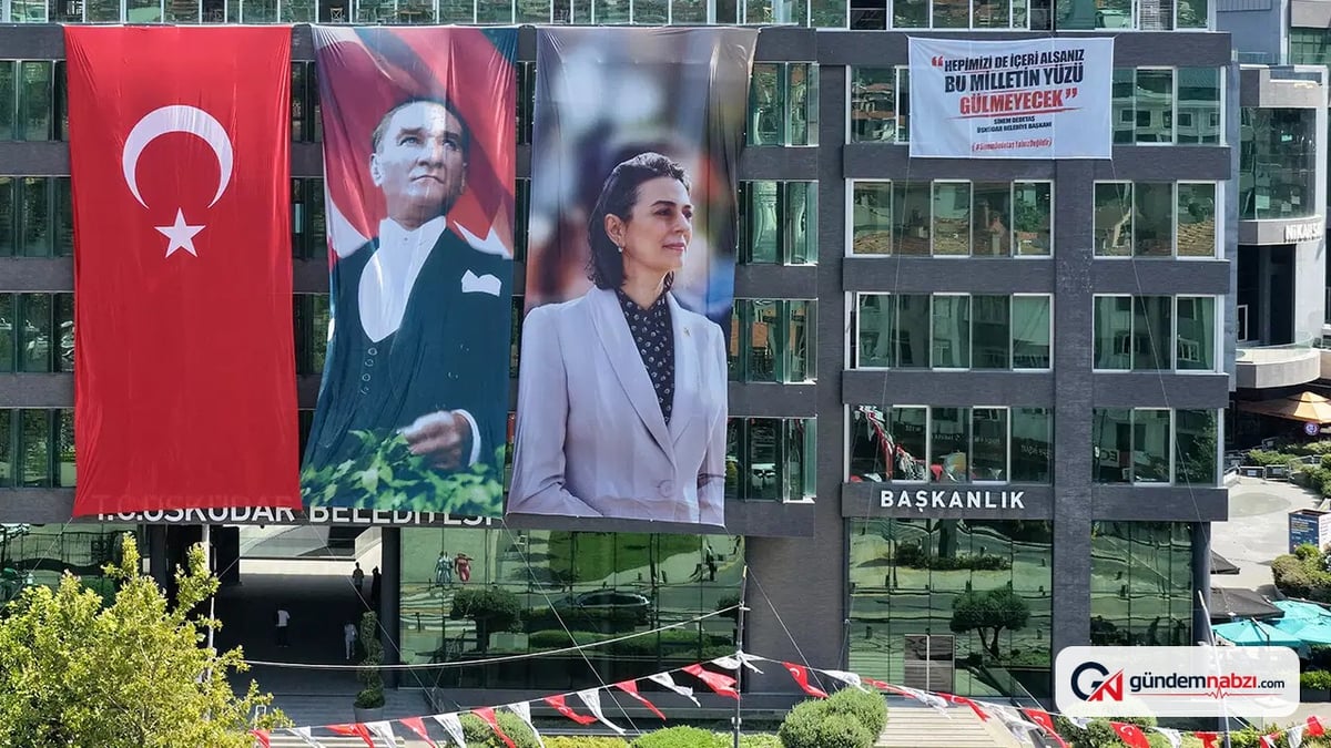 Üsküdar belediyesi binasına Sinem Dedetaş'ın o sözleri asıldı