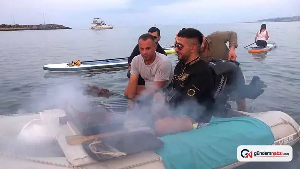 Denizin ortasında SUP sporcularına kebap servisi
