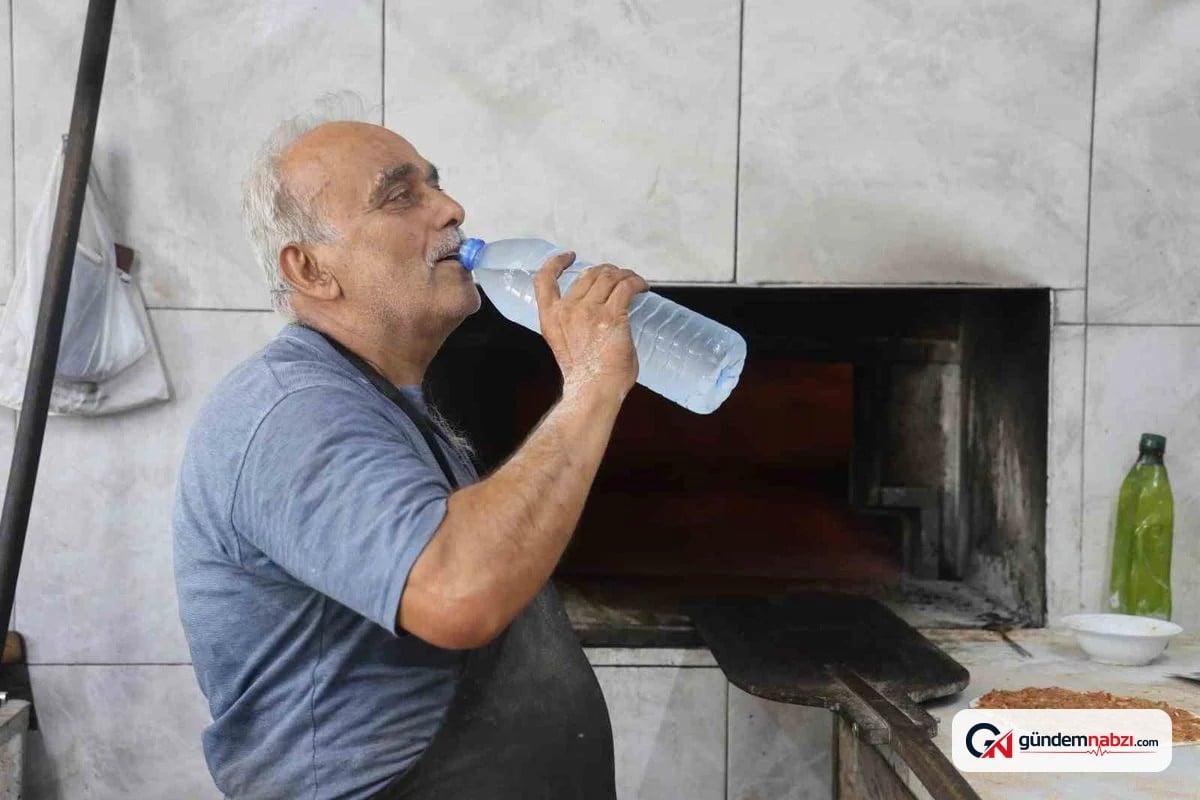 Hatay'da fırıncılar sıcak havalarda günde 5 litre su tüketiyor