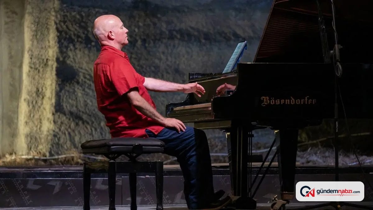 23. Uluslararası Gümüşlük Müzik Festivali'nde Charles Owen Konser verdi